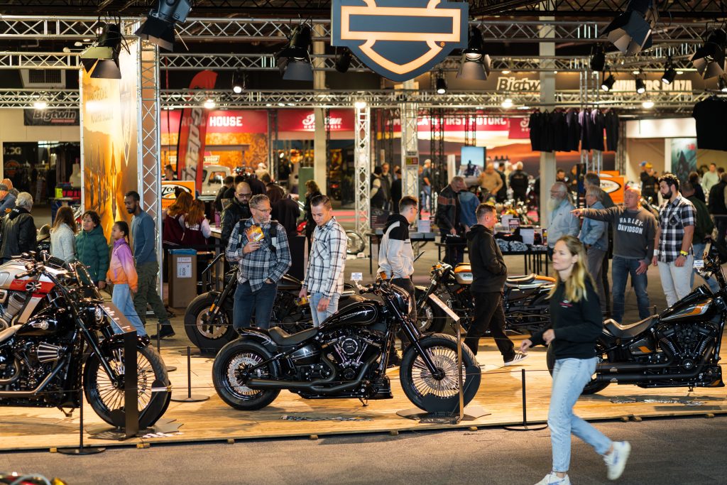 HARLEY-DAVIDSON, INDIAN MOTORCYCLE EN BMW MOTORRAD PAKKEN UIT TIJDENS DE 33E EDITIE VAN DE BIGTWIN BIKESHOW & EXPO